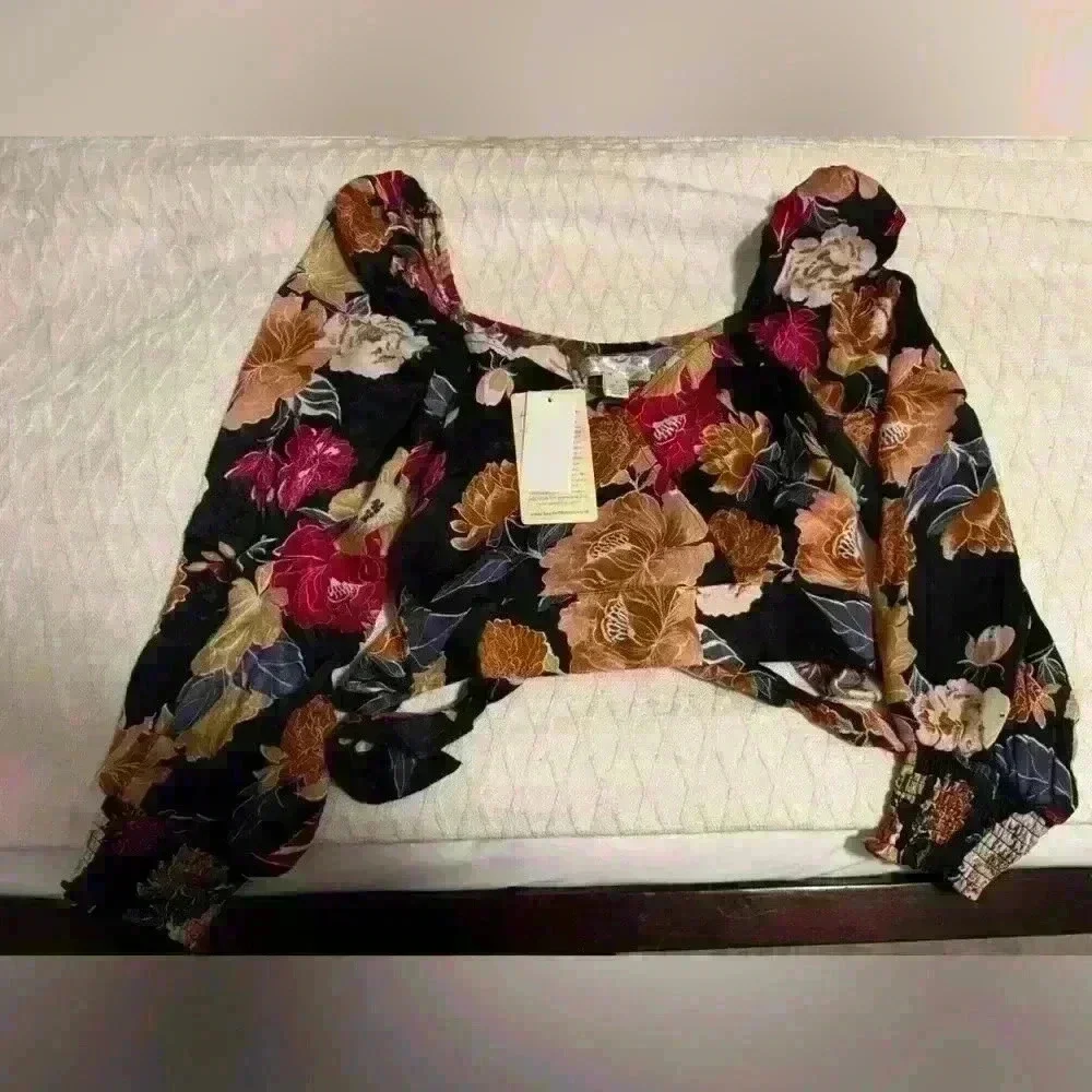 Band of Gypsies Floral Crop Top - Picture 2 of 3